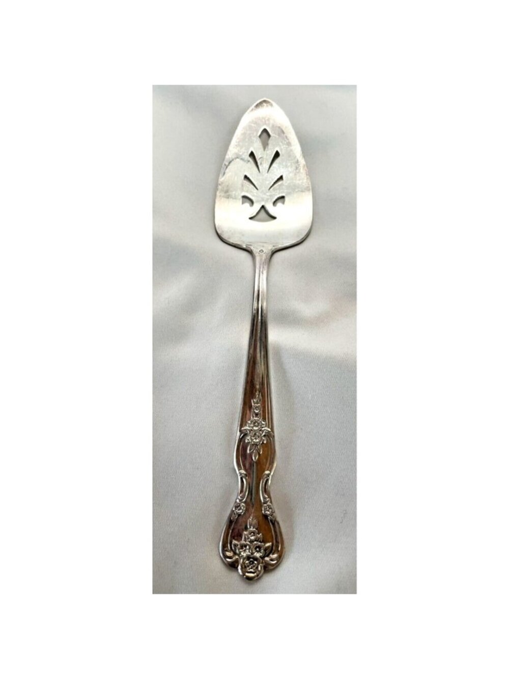 Rogers Bros Inspiration Magnolia 1951 Pierced Pie Server 9.5" Silverplate